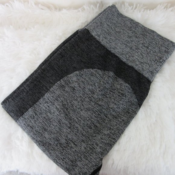 Pink Victorias Secret Leggings Gray and Black Heart on Bottom Size Large - Picture 4 of 7